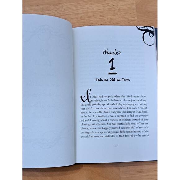 Return to the Isle of the Lost: A Descendants Novel by Melissa De La Cruz - Picture 3 of 3